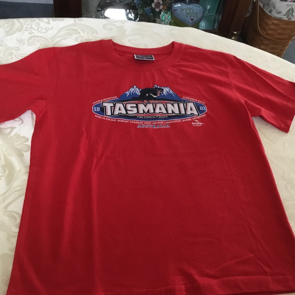 Australia Tasmania Red T-shirt.  Size 12